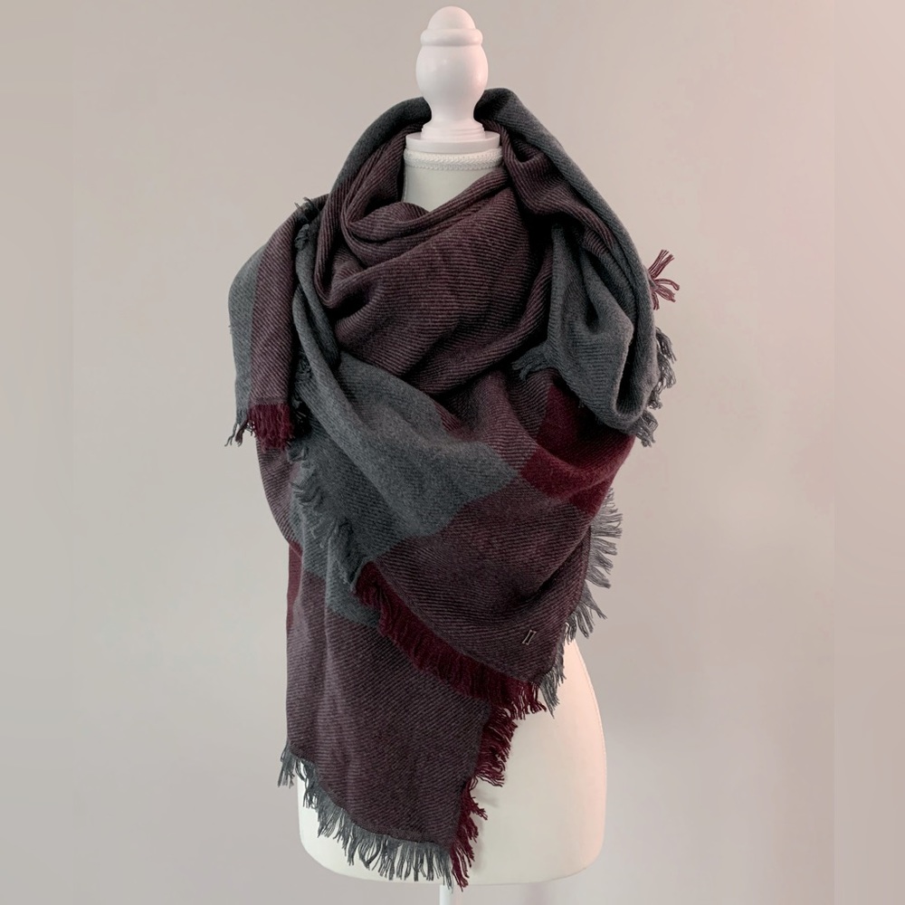 Kit and Ace Blanket Scarf Plum 100% Merino Wool OS - Very Warm!!